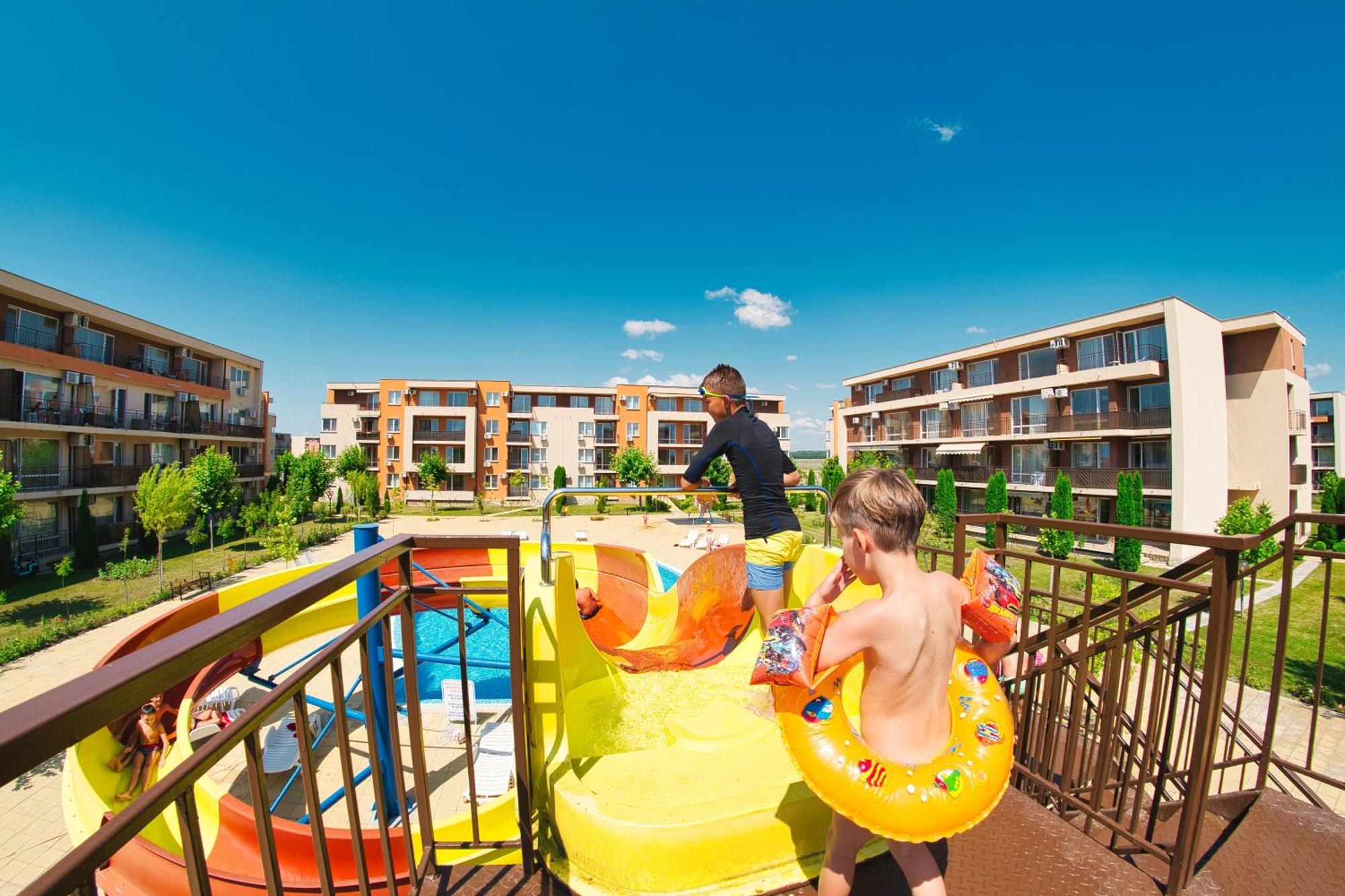 Nessebar And Holiday Fort Apartments Slântsjev Brjag Eksteriør bilde